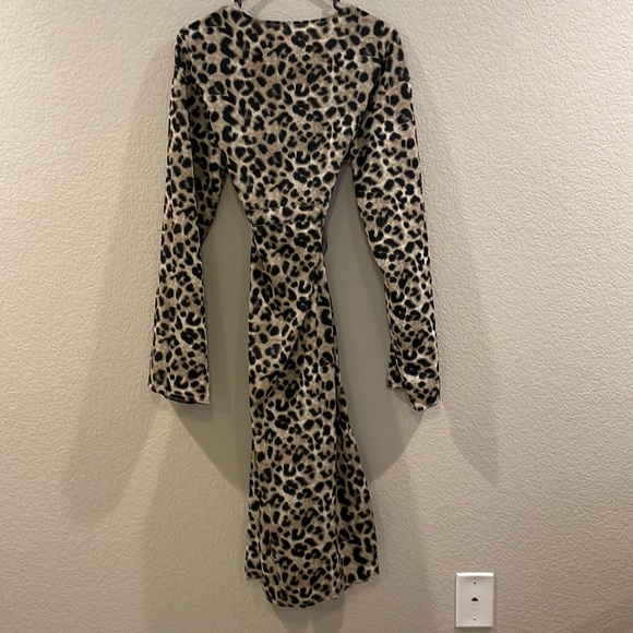 Leopard Print Robe - Picture 2 of 7